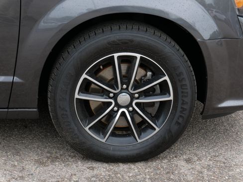 Used 2018 Dodge Grand Caravan GT FWD image 15
