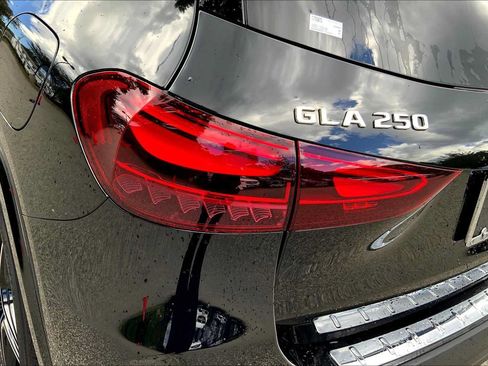 Certified 2026 Mercedes-Benz GLA 250 4MATIC image 18