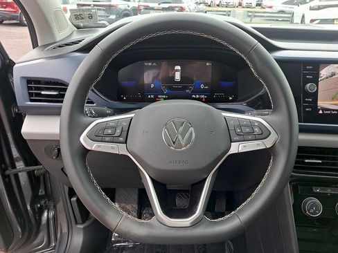 Used 2023 Volkswagen Taos SE w/ Panoramic Sunroof Package AWD/4WD image 19