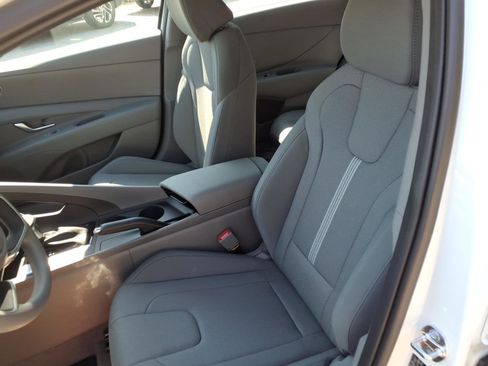 New 2026 Hyundai Elantra SE FWD image 8