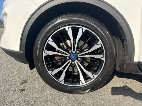 Used 2022 Ford Escape SE w/ SE Sport Appearance Package image 25