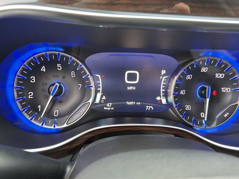 Used 2023 Chrysler Pacifica Limited FWD image 9