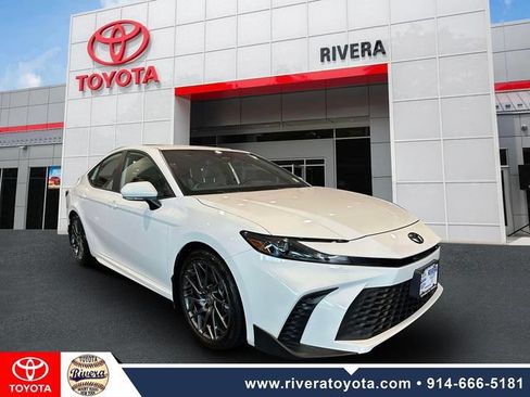 Used 2025 Toyota Camry SE w/ Convenience Package FWD image 8