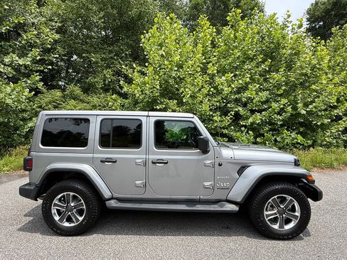 Used 2018 Jeep Wrangler Unlimited Sahara AWD/4WD image 5