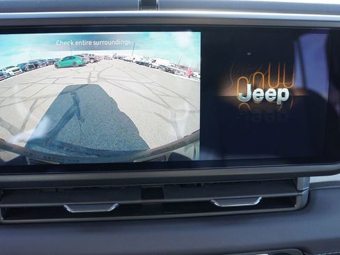 Certified 2025 Jeep Wrangler Unlimited Sahara w/ Safety Group image 33