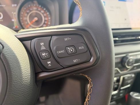 Used 2024 Jeep Gladiator Sport AWD/4WD image 28