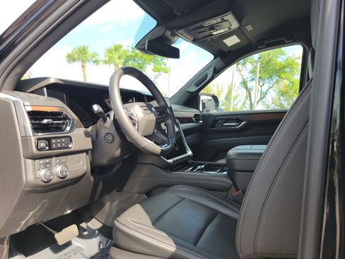Used 2025 GMC Yukon XL Denali AWD/4WD image 9