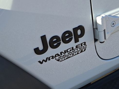 Used 2021 Jeep Wrangler Unlimited Sport image 27