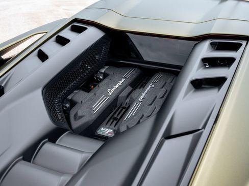 Used 2025 Lamborghini Revuelto AWD/4WD image 28