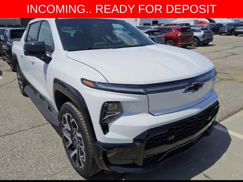 Used 2025 Chevrolet Silverado EV RST AWD/4WD image 10