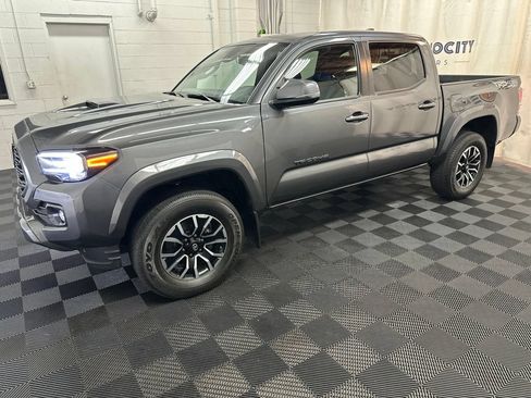 Used 2023 Toyota Tacoma TRD Sport w/ Technology Package AWD/4WD image 5