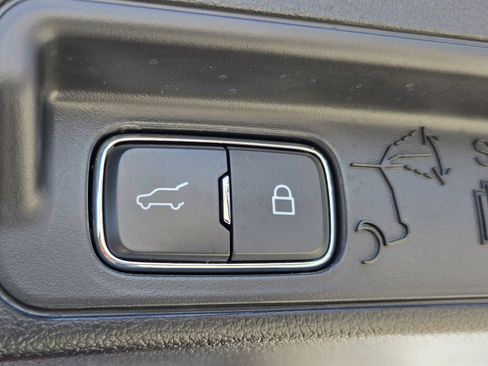 Used 2024 Ford Explorer XLT w/ Equipment Group 202A RWD image 20