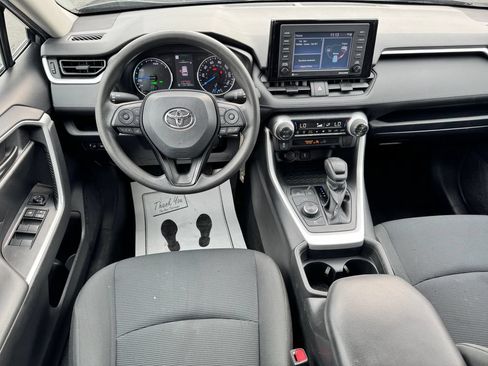 Used 2021 Toyota RAV4 LE AWD/4WD image 17