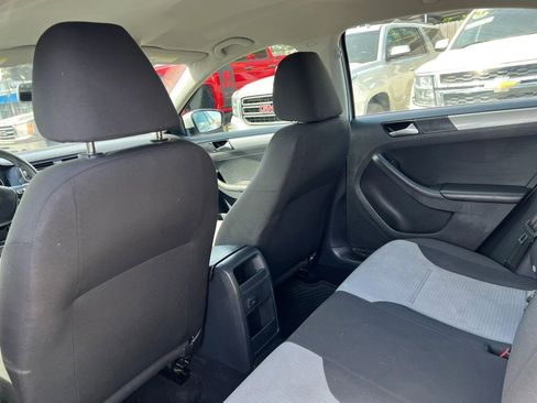 Used 2017 Volkswagen Jetta S image 10