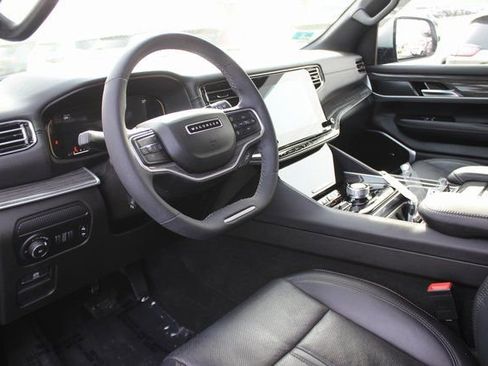 Used 2022 Jeep Wagoneer Series II image 3