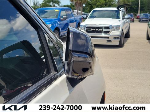 Used 2024 Cadillac Escalade ESV Sport Platinum w/ LPO, ONYX Package AWD/4WD image 8