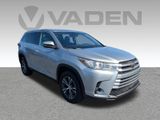 Used 2019 Toyota Highlander LE image 3
