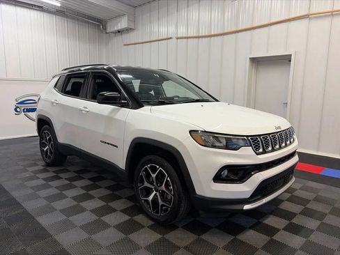 Used 2025 Jeep Compass Limited AWD/4WD image 3