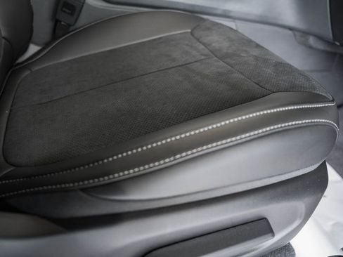 New 2025 Jeep Grand Cherokee Altitude w/ Trailer Tow Package image 32