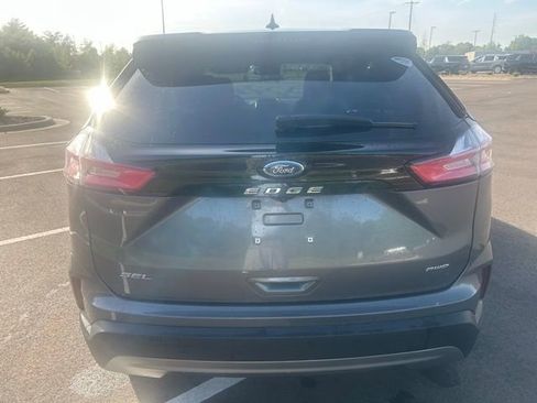 Used 2021 Ford Edge SEL w/ Convenience Package image 4