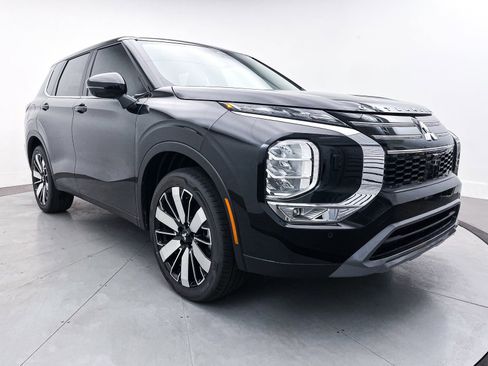 New 2025 Mitsubishi Outlander SE image 1