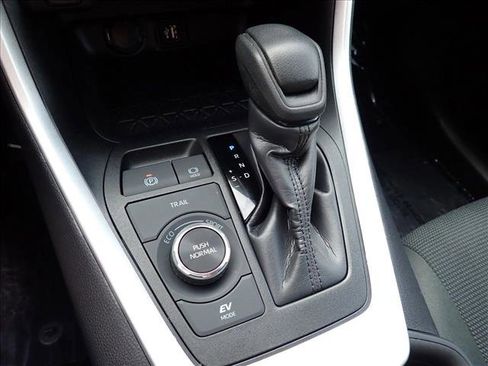 Used 2024 Toyota RAV4 LE AWD/4WD image 15