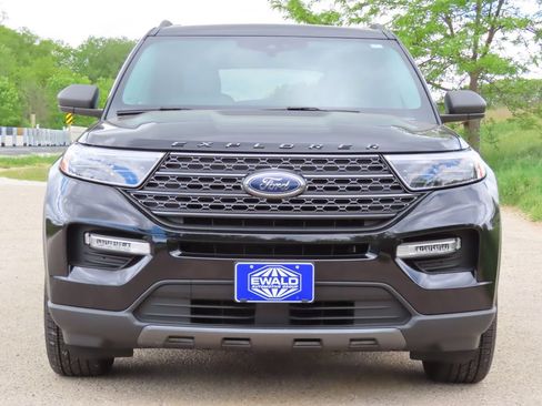 Used 2021 Ford Explorer XLT w/ Equipment Group 202A AWD/4WD image 13