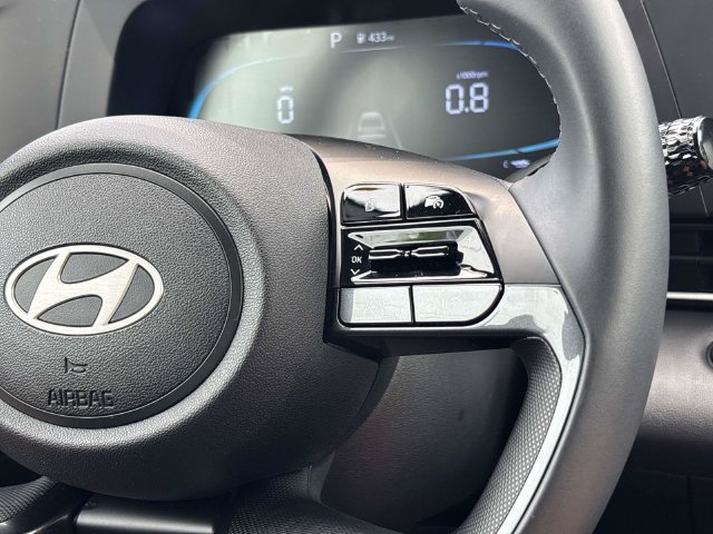 Used 2025 Hyundai Elantra Sport FWD image 18