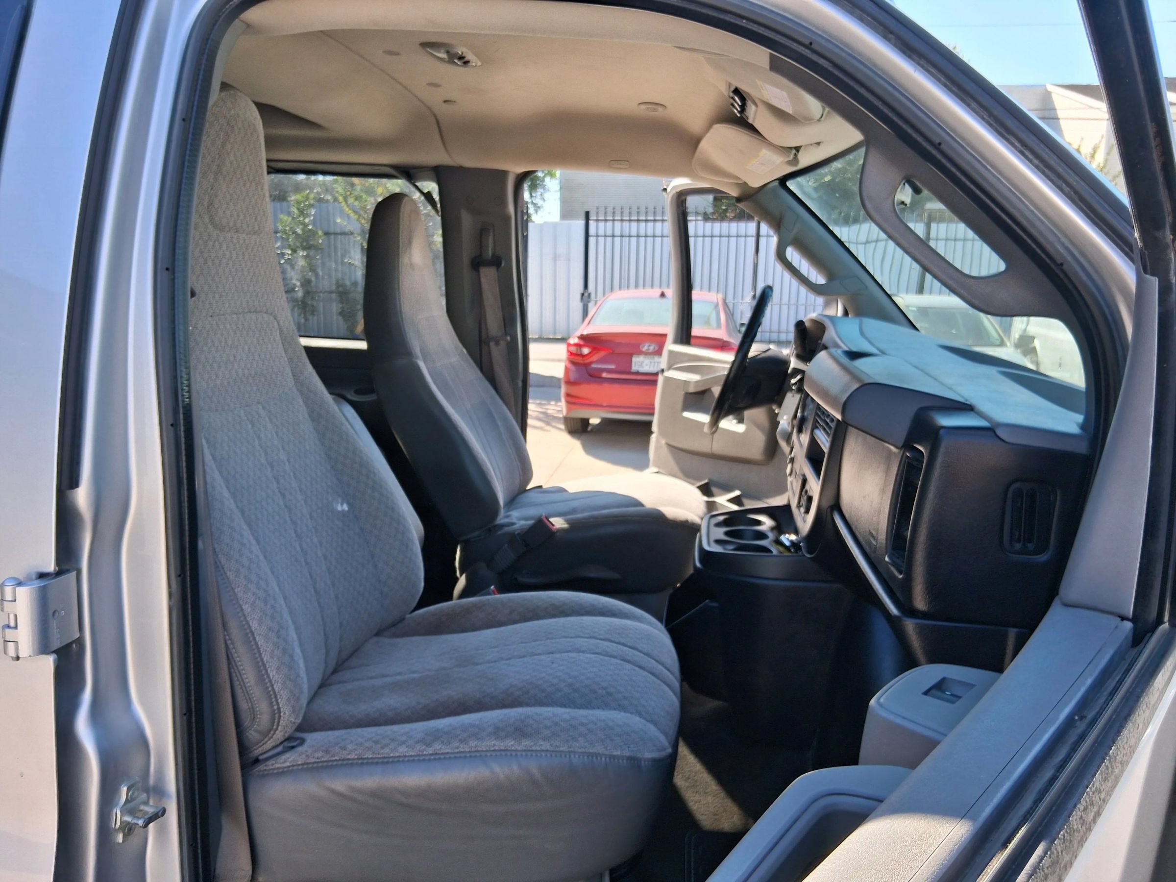 Used 2017 Chevrolet Express 2500 LS RWD image 33