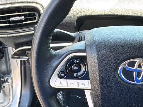 Used 2018 Toyota Prius Four w/ Advanced Technology Package FWD image 17