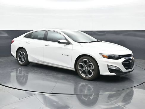 Used 2024 Chevrolet Malibu LT FWD image 3