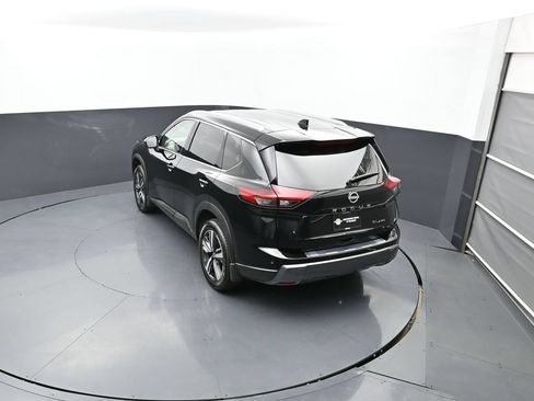 Used 2025 Nissan Rogue SL AWD/4WD image 38