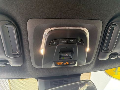 Used 2024 Toyota Corolla SE w/ SE Convenience Package FWD image 18