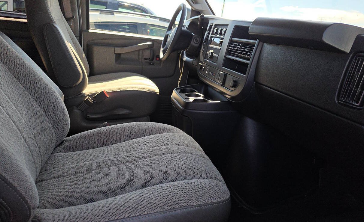 Used 2025 Chevrolet Express 3500 LT w/ LT Preferred Equipment Group RWD image 9