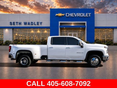 Used 2025 Chevrolet Silverado 3500 LTZ w/ LTZ Convenience Package AWD/4WD image 8