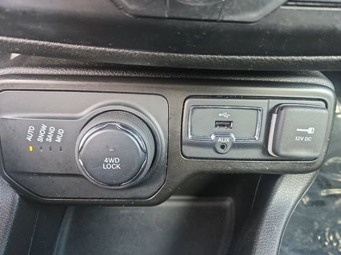 Used 2023 Jeep Renegade Latitude AWD/4WD image 26