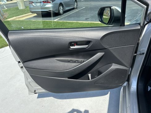 Used 2021 Toyota Corolla LE FWD image 14