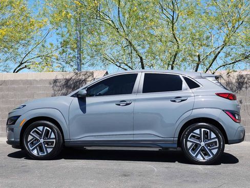 Used 2023 Hyundai Kona SE image 6