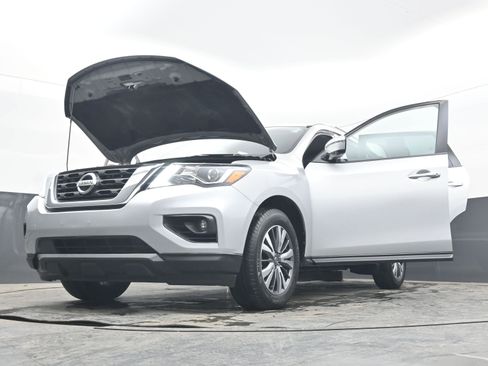 Used 2020 Nissan Pathfinder SL image 39