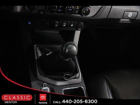 Certified 2018 Toyota Tacoma TRD Off-Road w/ TRD Premium Off Road Package AWD/4WD image 16