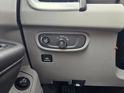 Used 2023 GMC Terrain SLE w/ Driver Convenience Package image 25