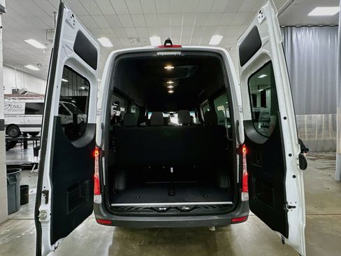 Used 2025 Mercedes-Benz Sprinter 2500 image 25