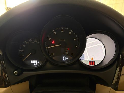 Certified 2026 Porsche Macan AWD/4WD image 6