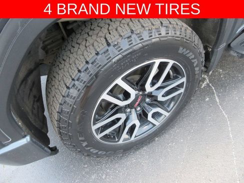 Certified 2020 GMC Sierra 1500 AT4 w/ AT4 Premium Package AWD/4WD image 4