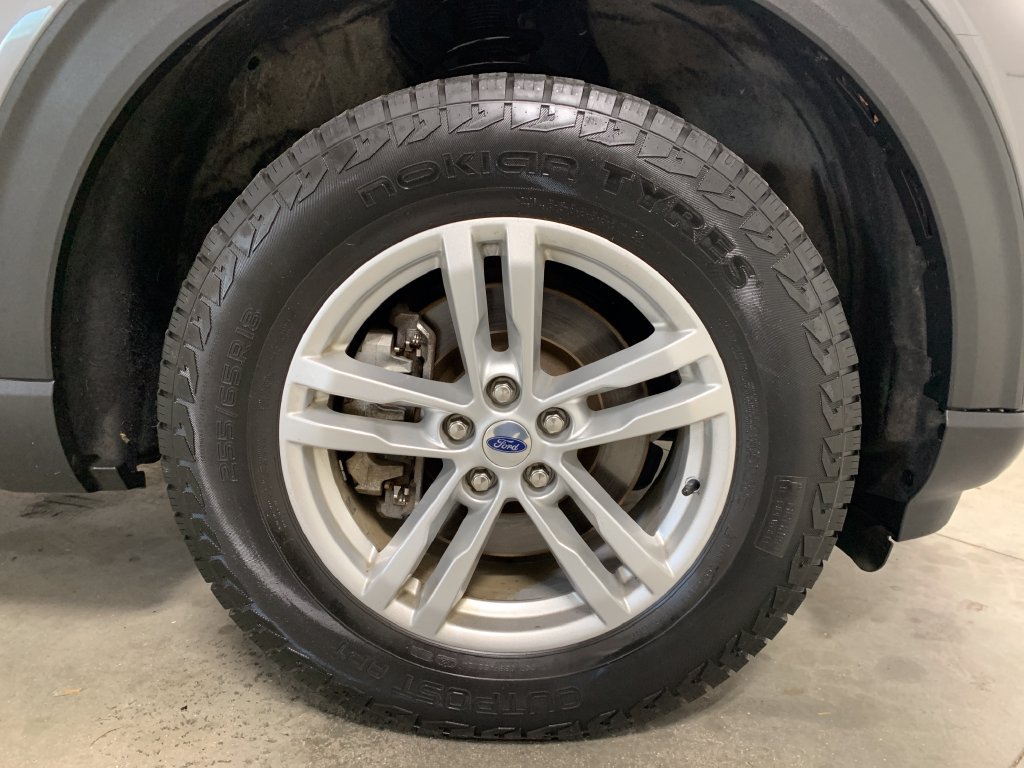 Used 2022 Ford Explorer XLT AWD/4WD image 12