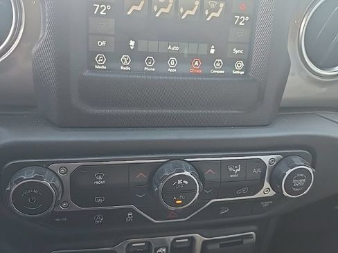 Used 2020 Jeep Wrangler Unlimited Sahara AWD/4WD image 10