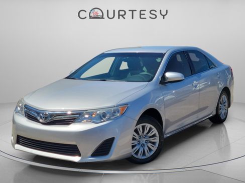 Used 2013 Toyota Camry LE image 1