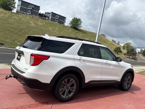 Certified 2021 Ford Explorer XLT w/ Equipment Group 202A AWD/4WD image 9