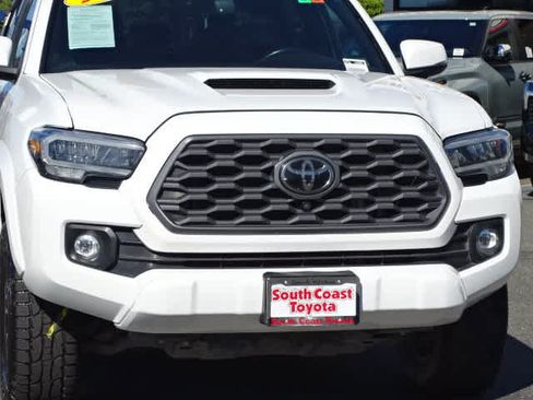 Certified 2022 Toyota Tacoma TRD Sport w/ TRD Premium Sport Package AWD/4WD image 4