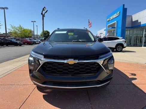 New 2026 Chevrolet Trax LT w/ LT Convenience Package FWD image 3